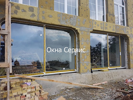 Подемно сдвижные конструкции из профиля Алюмил Греция. фурнитура GU. Стеклопакет с 8 мм и 6 мм стеклами закаленнымм энергосберегающие. ул. Магараченская..  �4