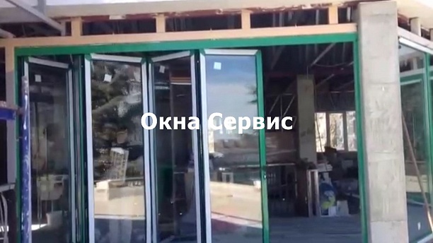 Алюминиевая дверь-гармошка СТО Ливадия.  �3