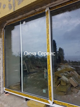 Подемно сдвижные конструкции из профиля Алюмил Греция. фурнитура GU. Стеклопакет с 8 мм и 6 мм стеклами закаленнымм энергосберегающие. ул. Магараченская..  �2