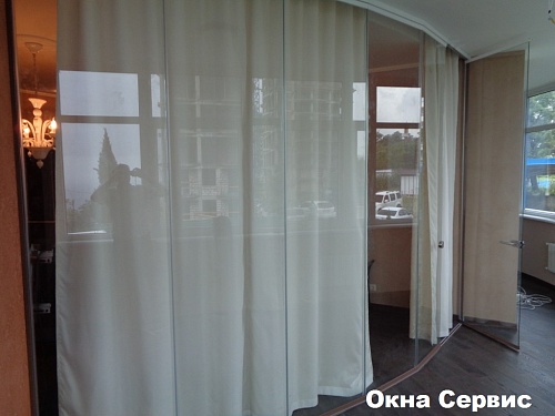 Цельностеклянное безрамное остекление веранд и балконов