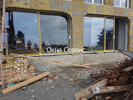 Подемно сдвижные конструкции из профиля Алюмил Греция. фурнитура GU. Стеклопакет с 8 мм и 6 мм стеклами закаленнымм энергосберегающие. ул. Магараченская.